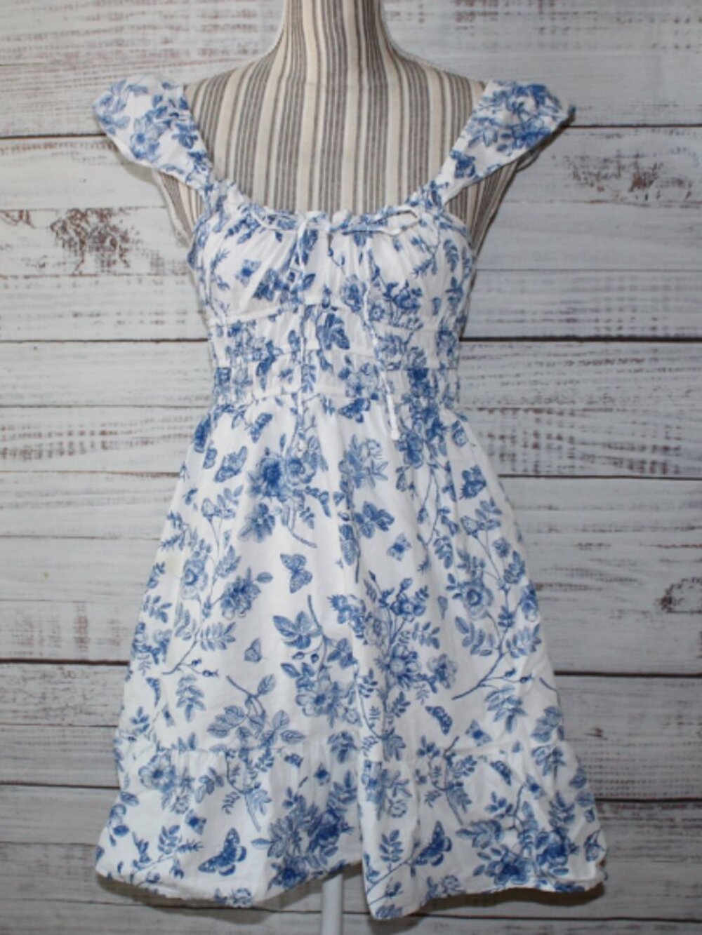 Popular 21 Flutter Strap Floral butterfly Mini Dress Size Medium - Picture 2 of 5